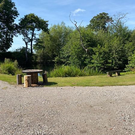 Kingfisher Cabin - Wild Escapes Wrenbury Off Grid Glamping - Ages 12 And Over Baddiley Экстерьер фото