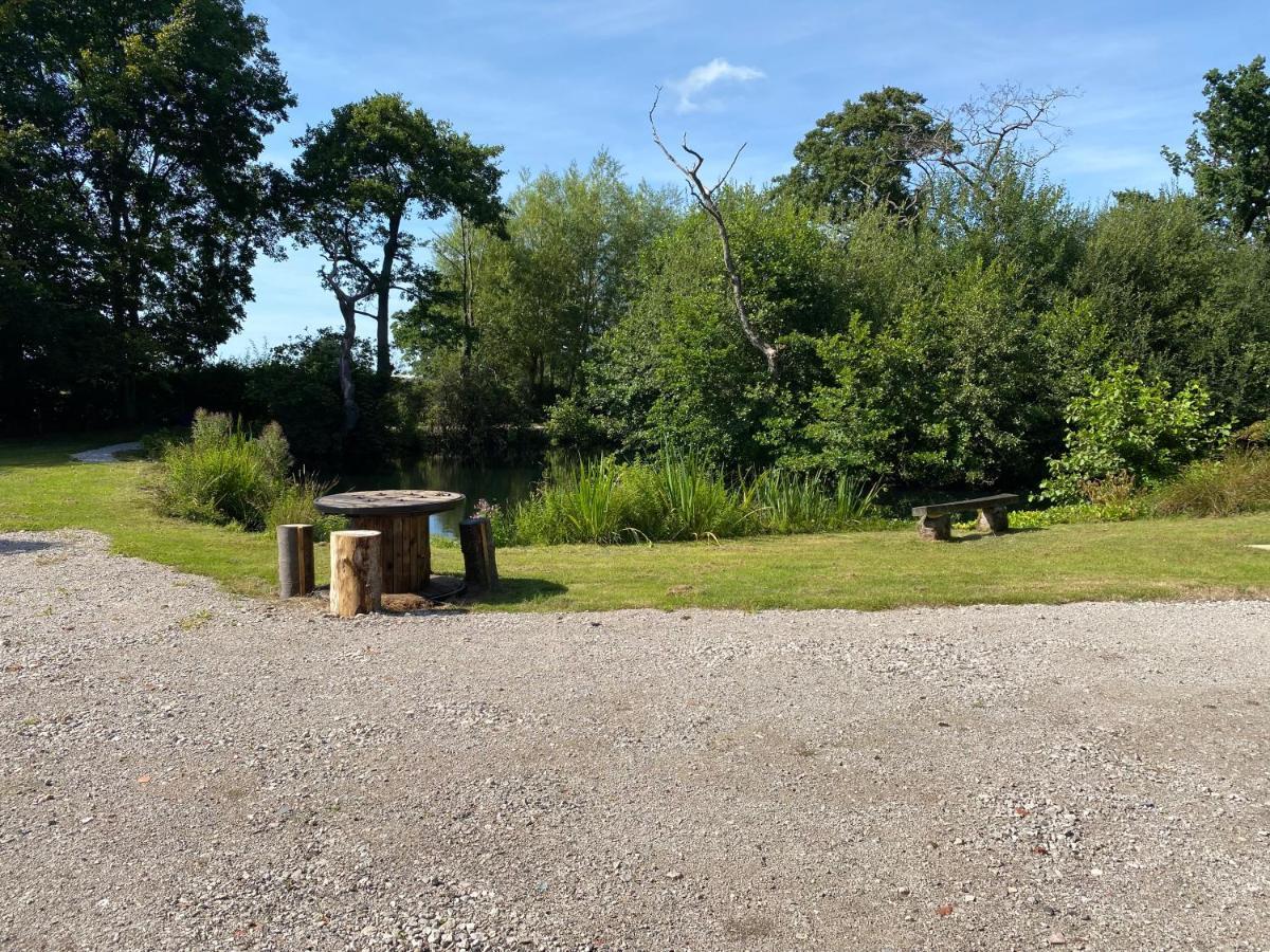 Kingfisher Cabin - Wild Escapes Wrenbury Off Grid Glamping - Ages 12 And Over Baddiley Экстерьер фото