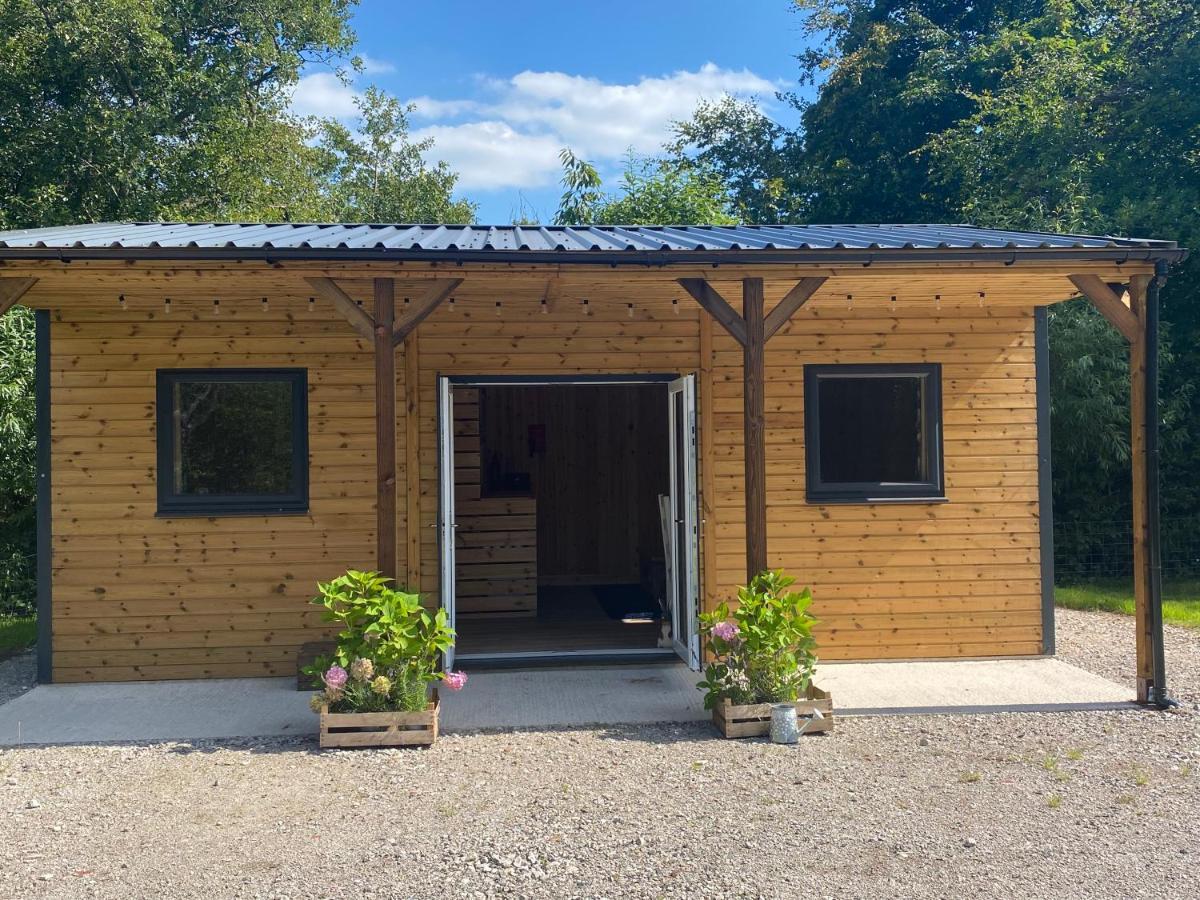 Kingfisher Cabin - Wild Escapes Wrenbury Off Grid Glamping - Ages 12 And Over Baddiley Экстерьер фото