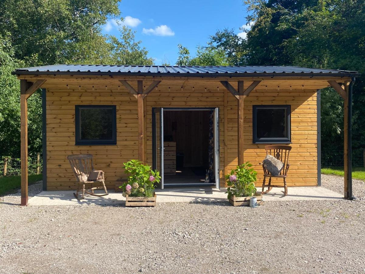Kingfisher Cabin - Wild Escapes Wrenbury Off Grid Glamping - Ages 12 And Over Baddiley Экстерьер фото