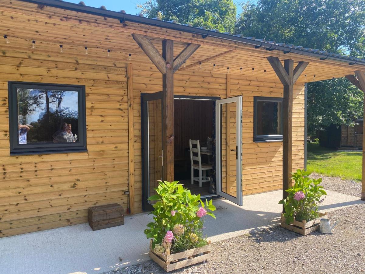 Kingfisher Cabin - Wild Escapes Wrenbury Off Grid Glamping - Ages 12 And Over Baddiley Экстерьер фото