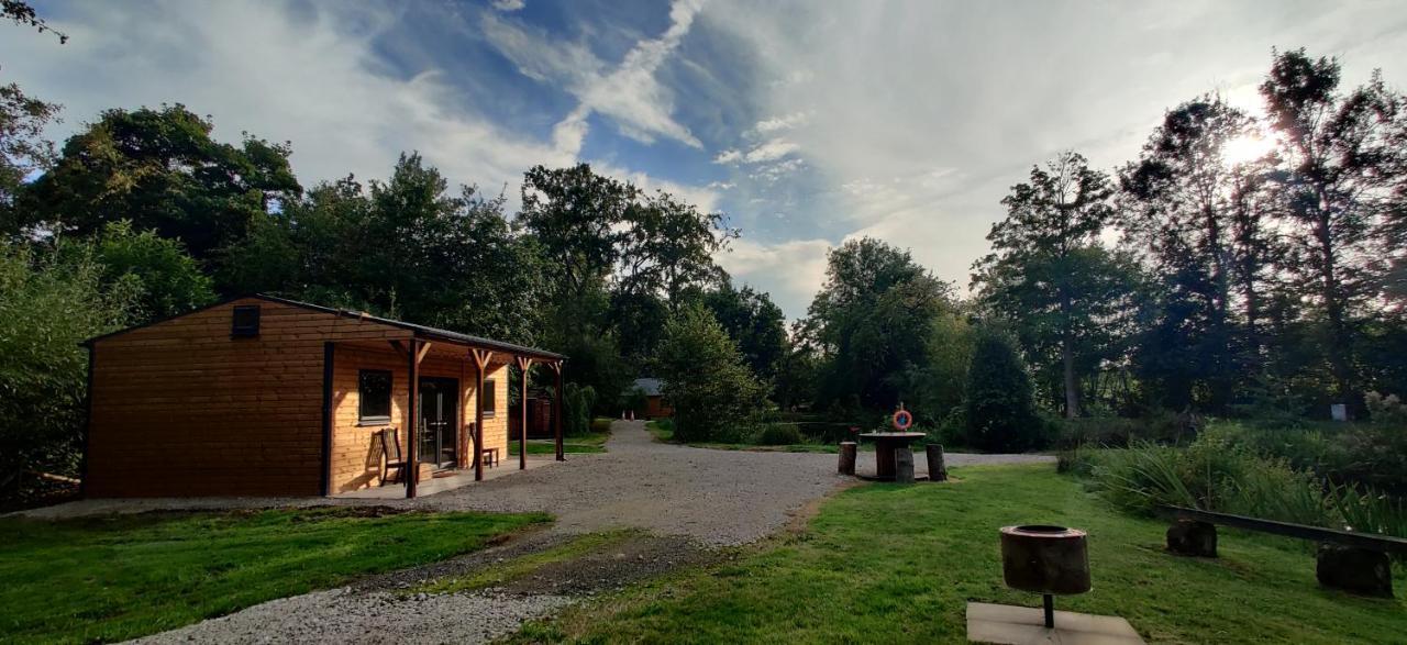 Kingfisher Cabin - Wild Escapes Wrenbury Off Grid Glamping - Ages 12 And Over Baddiley Экстерьер фото