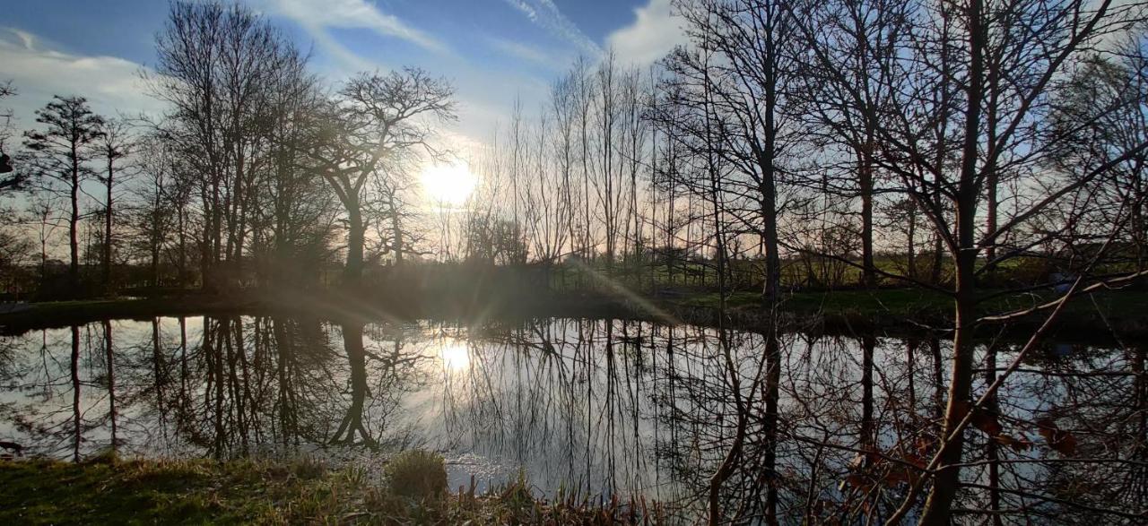Kingfisher Cabin - Wild Escapes Wrenbury Off Grid Glamping - Ages 12 And Over Baddiley Экстерьер фото